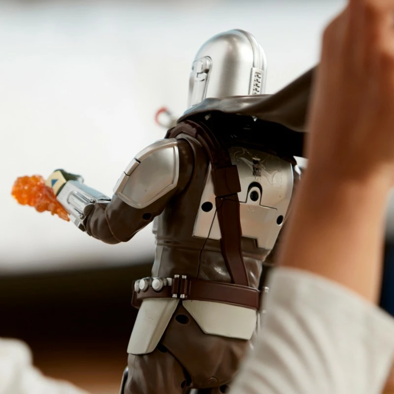 The Mandalorian Talking Action Figure, Star Wars - Image 3